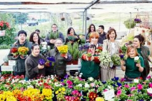 mujeres con flores
