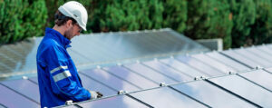Cómo la generación solar distribuida puede mejorar el acceso a energía limpia en las zonas urbanas