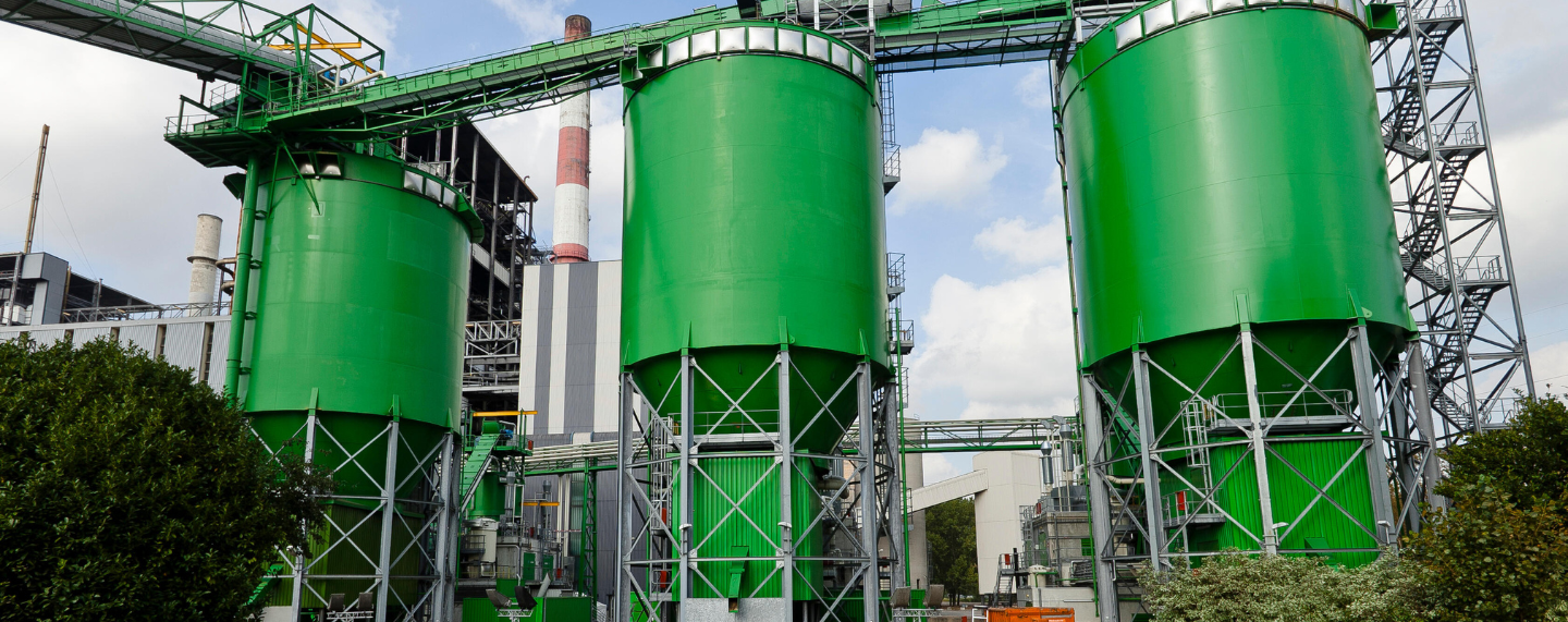 ¿En qué tipos de industrias es adecuada la biomasa?